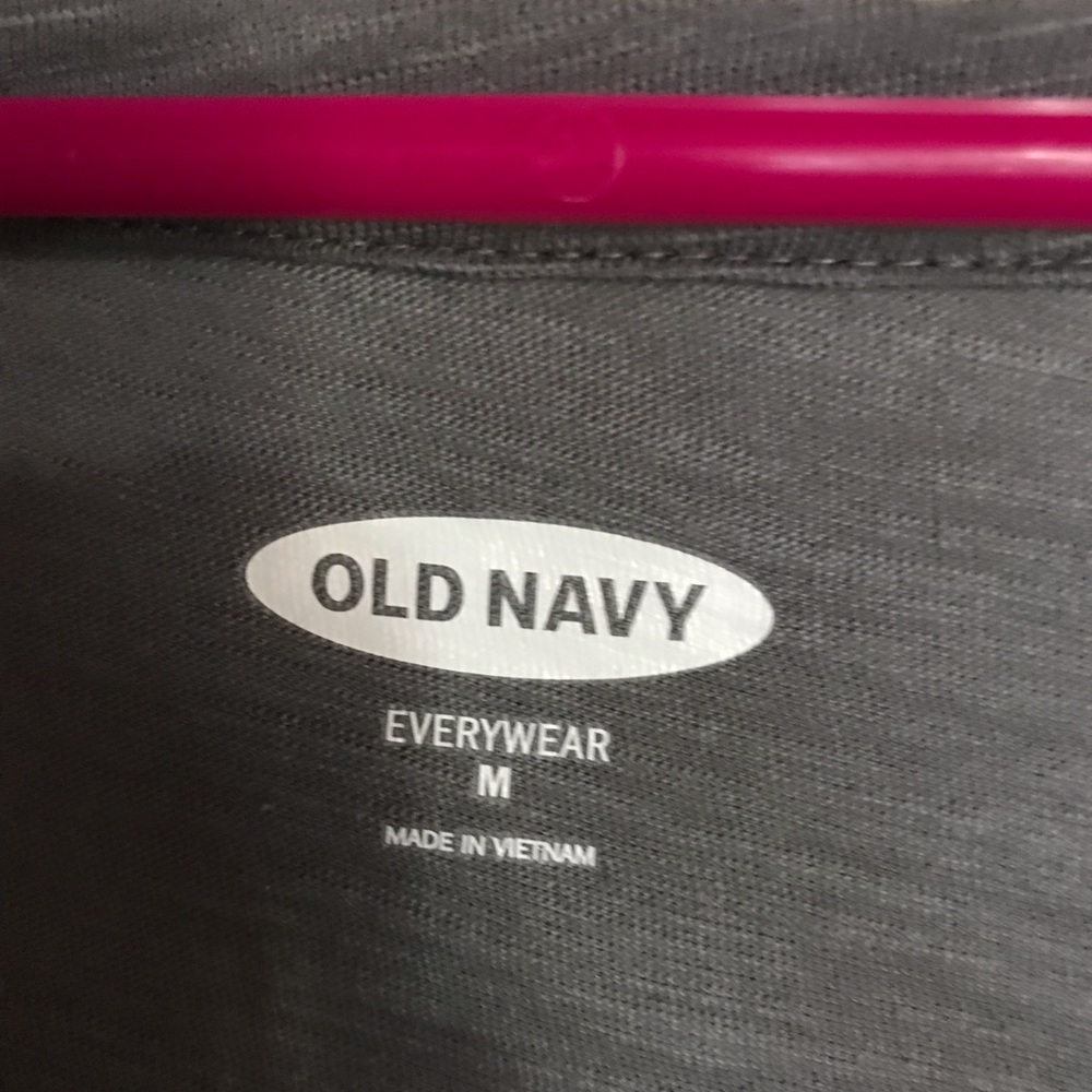 Old Navy v neck shirt. NWT  ** - Picture 3 of 6